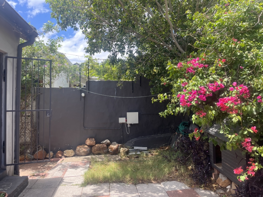 3 Bedroom Property for Sale in Vredehoek Western Cape